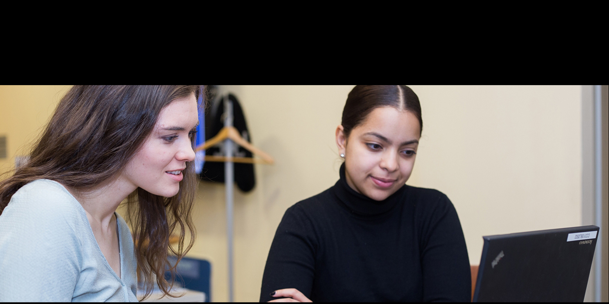 Student and career counselor meeting during Quick Questions